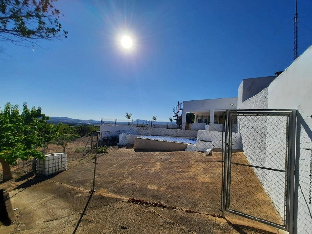 3 soveværelse Villa til salg i Almansa med swimmingpool - € 185.000 (Ref: 8950710)