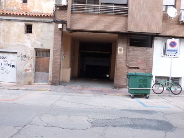 Garage til salg i Almansa - € 9.000 (Ref: 8979127)