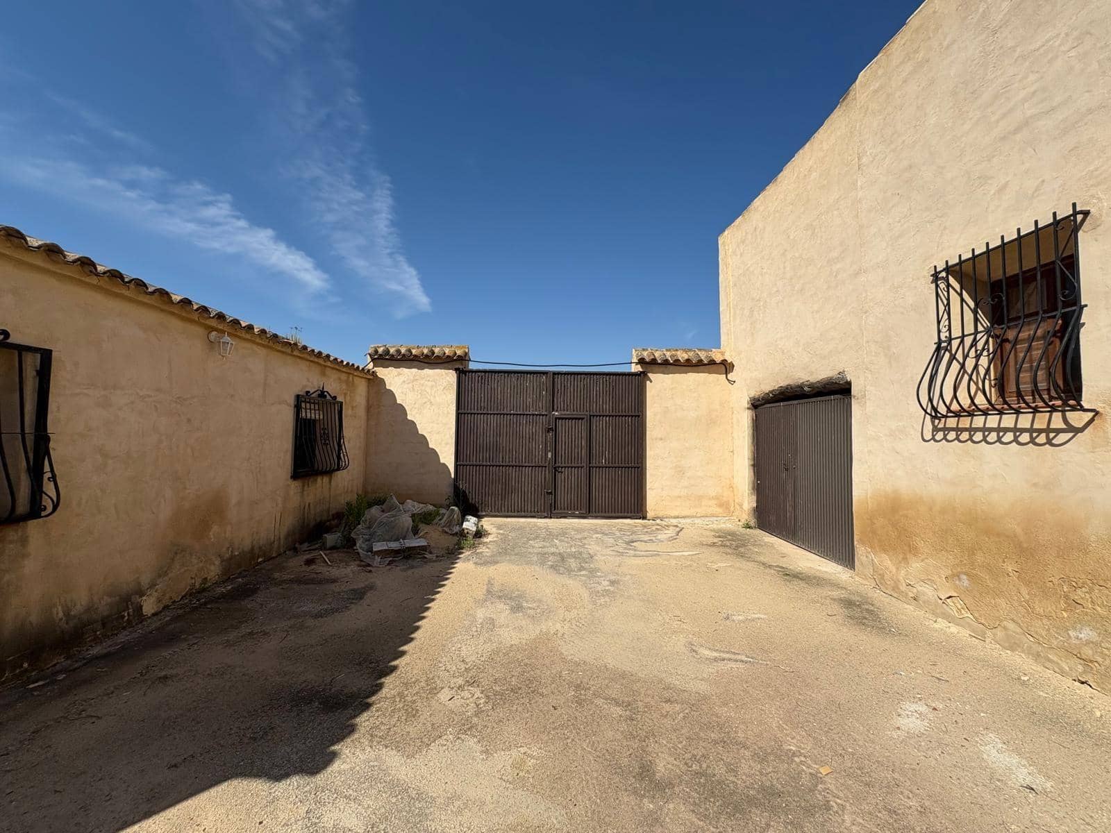 15 soveværelse Villa til salg i Almansa - € 220.000 (Ref: 9031491)