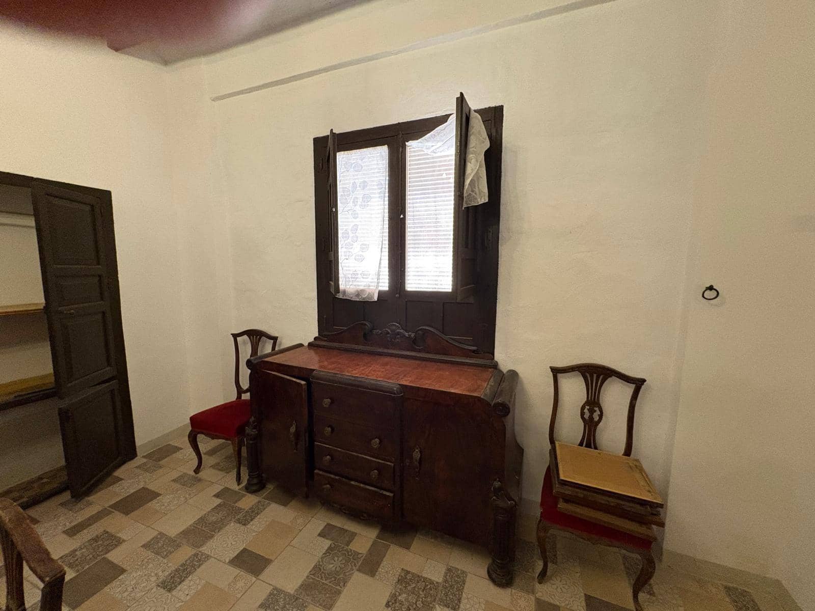 15 soveværelse Villa til salg i Almansa - € 220.000 (Ref: 9031491)