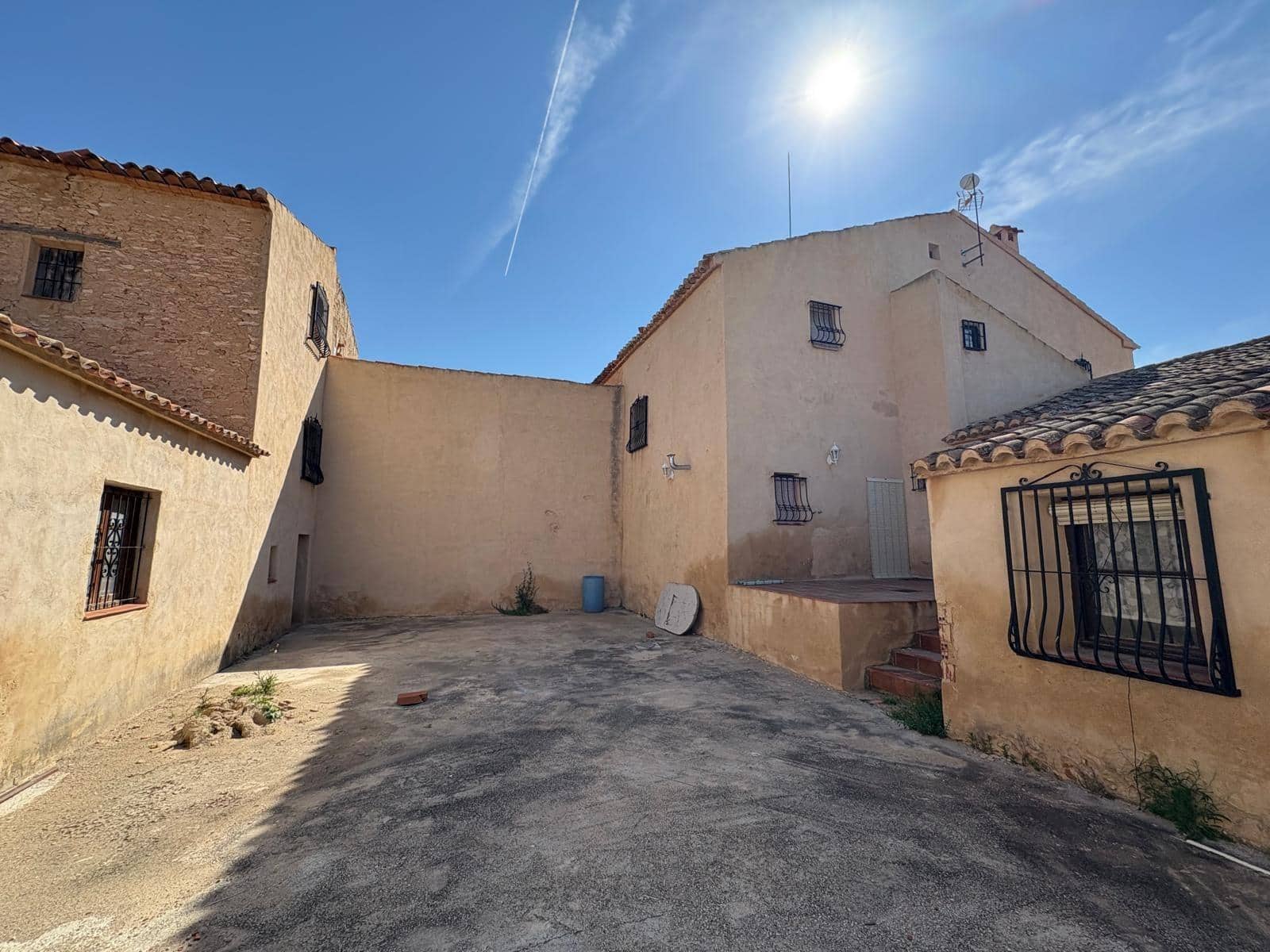 15 soveværelse Villa til salg i Almansa - € 220.000 (Ref: 9031491)
