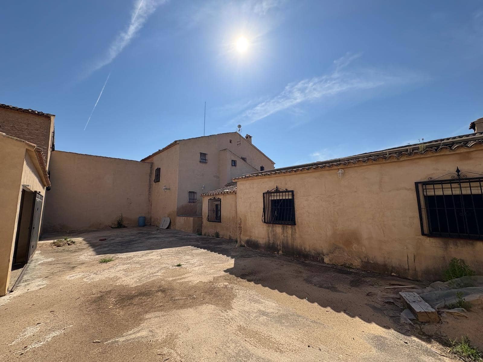 15 soveværelse Villa til salg i Almansa - € 220.000 (Ref: 9031491)