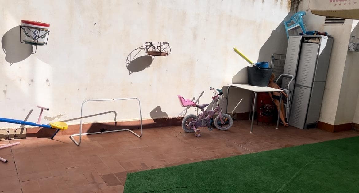 3 bedroom Flat for sale in Almansa with garage - € 139,000 (Ref: 9031492)