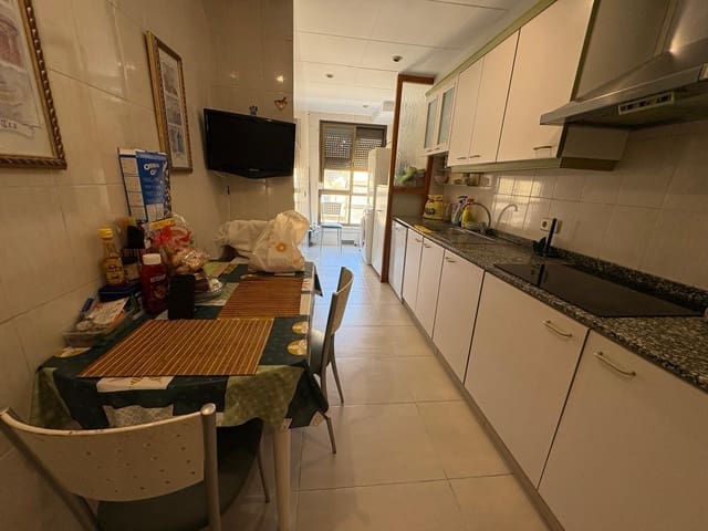 5 makuuhuone Asunto myytävänä paikassa Almansa mukana 
autotalli - 129 000 € (Ref: 9031493)