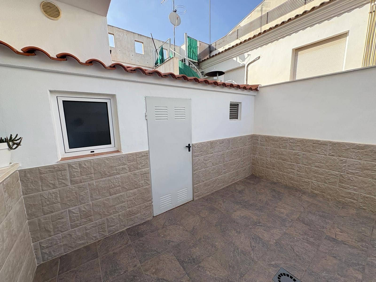 3 quarto Moradia em Banda para venda em Almansa - 220 000 € (Ref: 9104624)