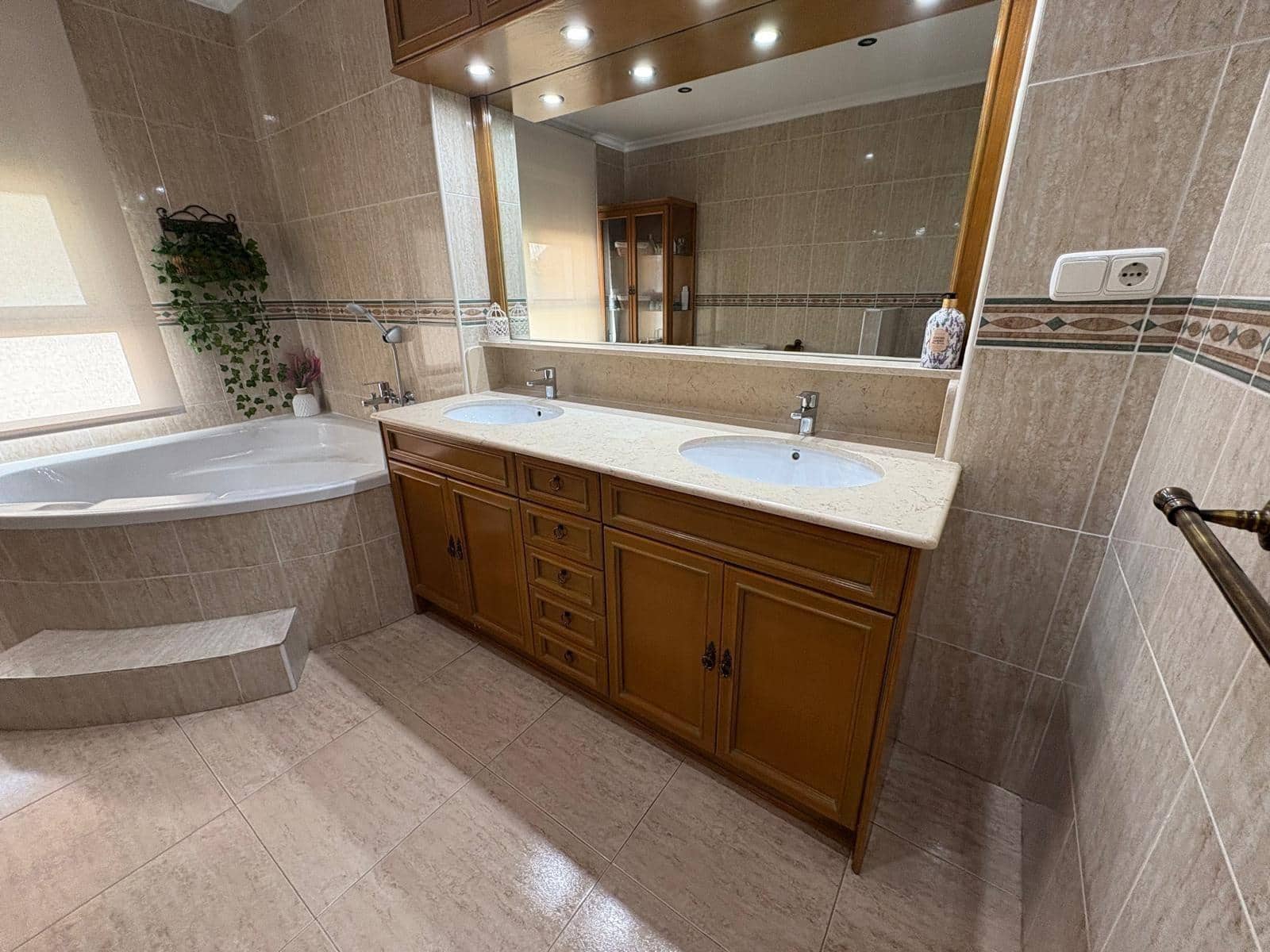 3 quarto Moradia em Banda para venda em Almansa - 220 000 € (Ref: 9104624)