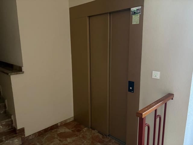 4 makuuhuone Asunto myytävänä paikassa Almansa mukana 
autotalli - 89 000 € (Ref: 9108656)