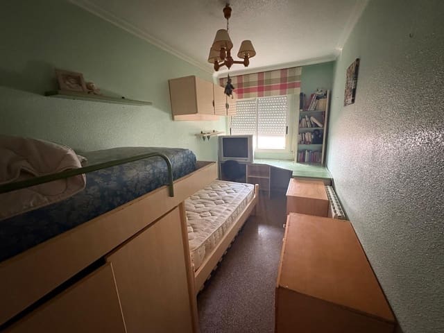 4 makuuhuone Asunto myytävänä paikassa Almansa mukana 
autotalli - 89 000 € (Ref: 9108656)