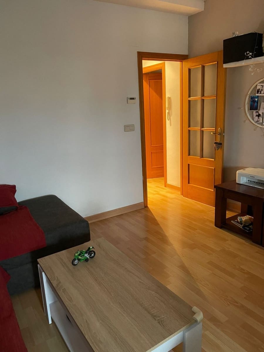 3 slaapkamer Flat te koop in Almansa met garage - € 95.000 (Ref: 9134446)