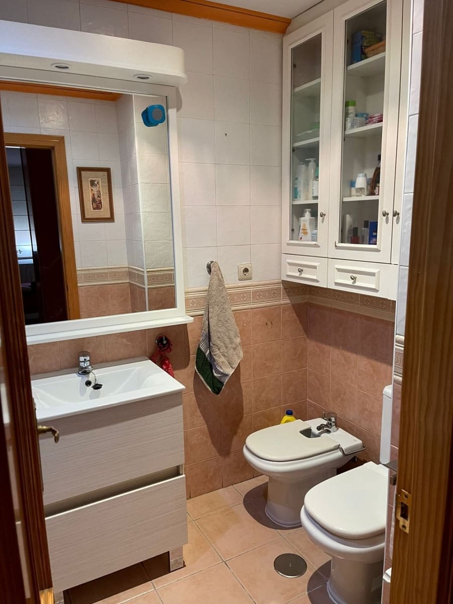 3 slaapkamer Flat te koop in Almansa met garage - € 95.000 (Ref: 9134446)