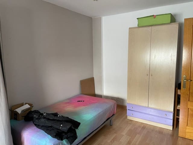 3 makuuhuone Asunto myytävänä paikassa Almansa mukana 
autotalli - 95 000 € (Ref: 9134446)