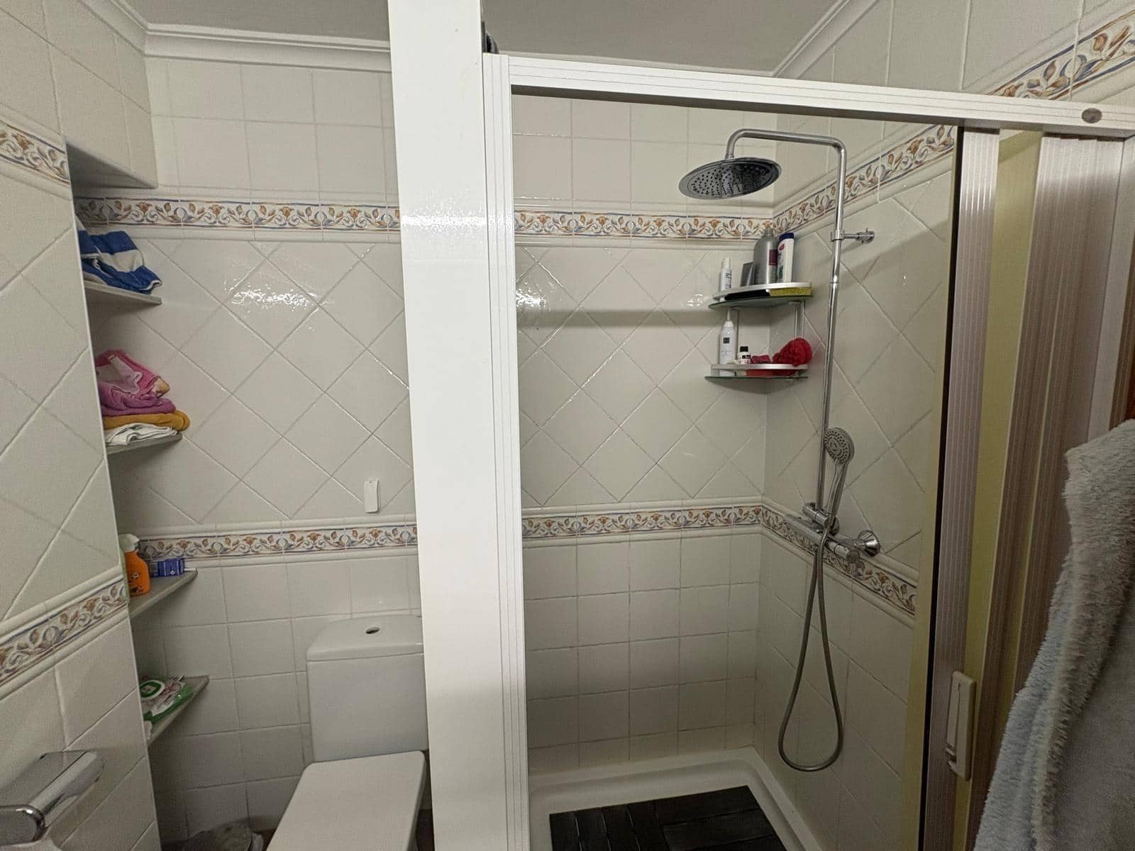 3 makuuhuone Huvila vuokrattavana paikassa Almansa mukana uima-altaan 
autotalli - 1 000 € (Ref: 9171419)