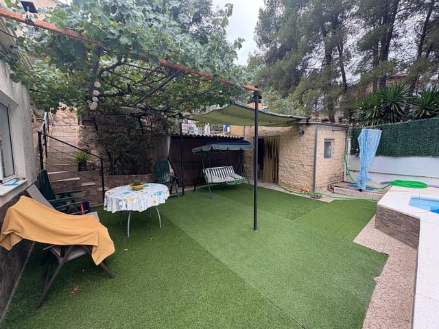 3 makuuhuone Huvila vuokrattavana paikassa Almansa mukana uima-altaan 
autotalli - 1 000 € (Ref: 9171419)