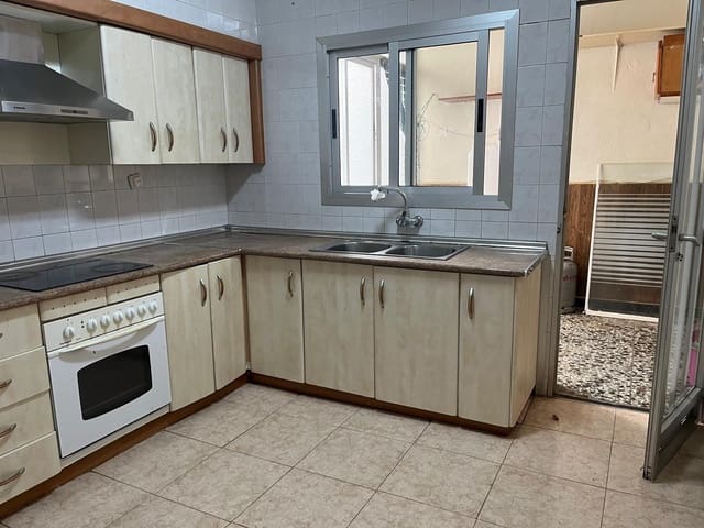 4 makuuhuone Asunto vuokrattavana paikassa Almansa - 530 € (Ref: 9180958)