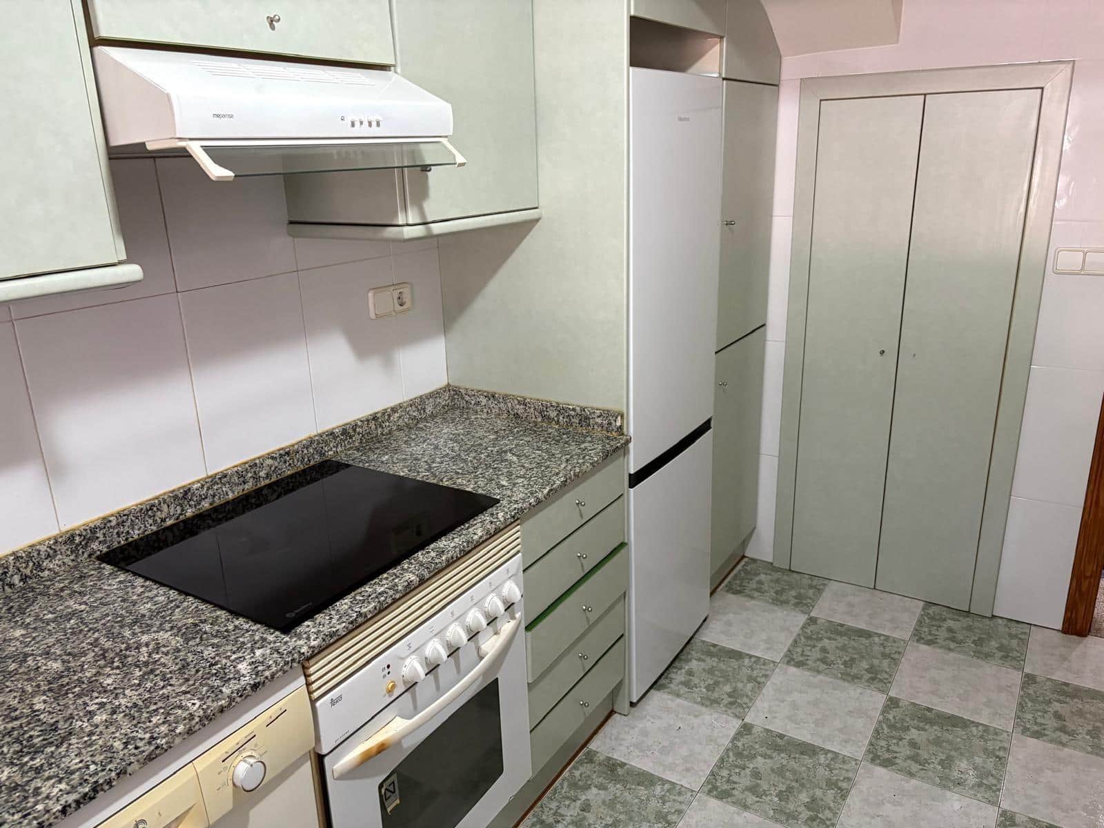 3 slaapkamer Flat te koop in Almansa - € 120.000 (Ref: 9236431)