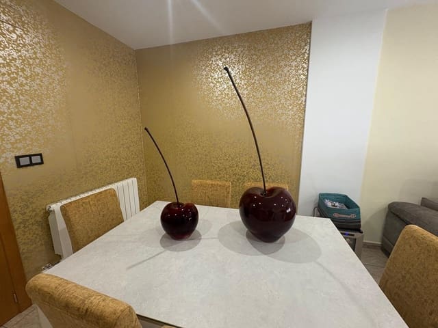 3 makuuhuone Asunto myytävänä paikassa Almansa mukana 
autotalli - 118 000 € (Ref: 9264539)