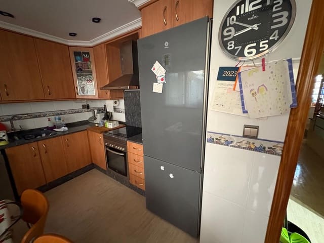 4 Zimmer Haus zu vermieten in Almansa mit Garage - 700 € (Ref: 9264541)