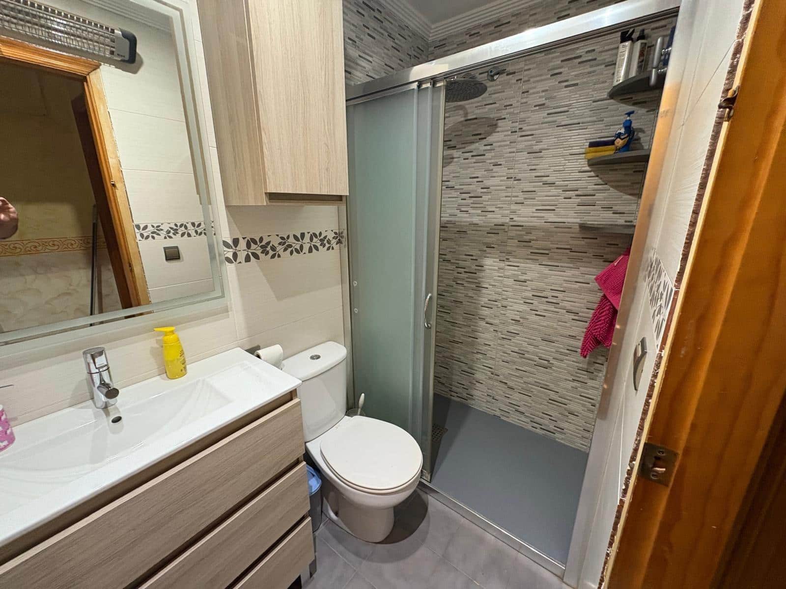 4 slaapkamer Huis te huur in Almansa met garage - € 700 (Ref: 9264541)