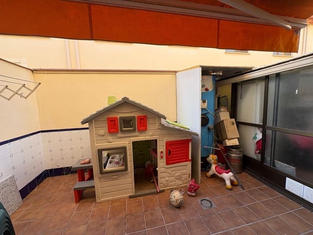 4 Zimmer Haus zu vermieten in Almansa mit Garage - 700 € (Ref: 9264541)