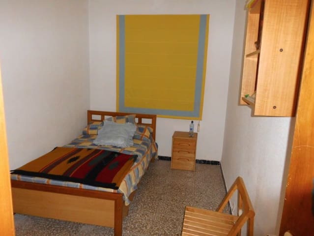 4 makuuhuone Asunto myytävänä paikassa Almansa mukana 
autotalli - 65 000 € (Ref: 9282223)