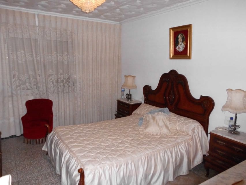 4 makuuhuone Asunto myytävänä paikassa Almansa mukana 
autotalli - 65 000 € (Ref: 9282223)