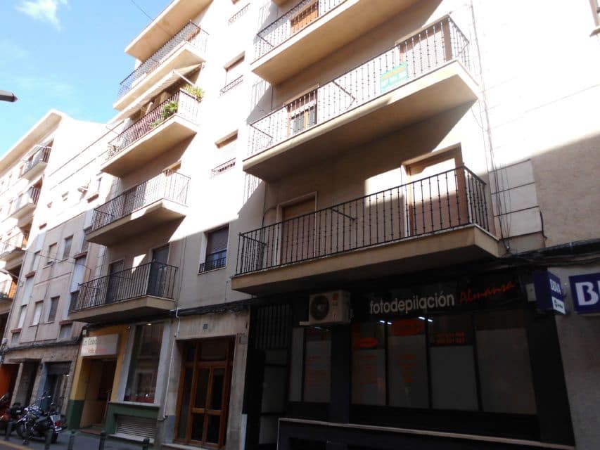 Piso de 3 habitaciones en Almansa en venta - 80.000 € (Ref: 9285236)