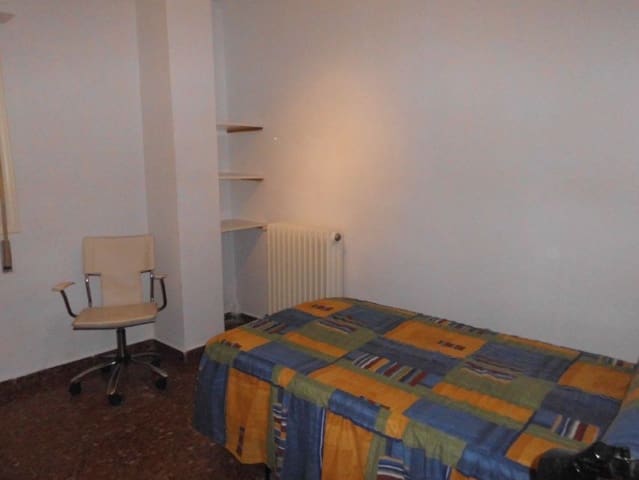 3 makuuhuone Asunto myytävänä paikassa Almansa - 80 000 € (Ref: 9285236)