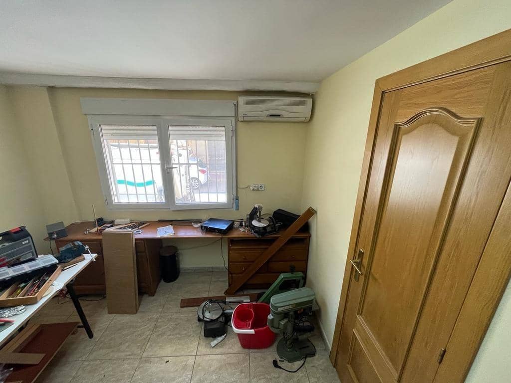 3 bedroom Office for sale in Almansa - € 35,000 (Ref: 9294402)