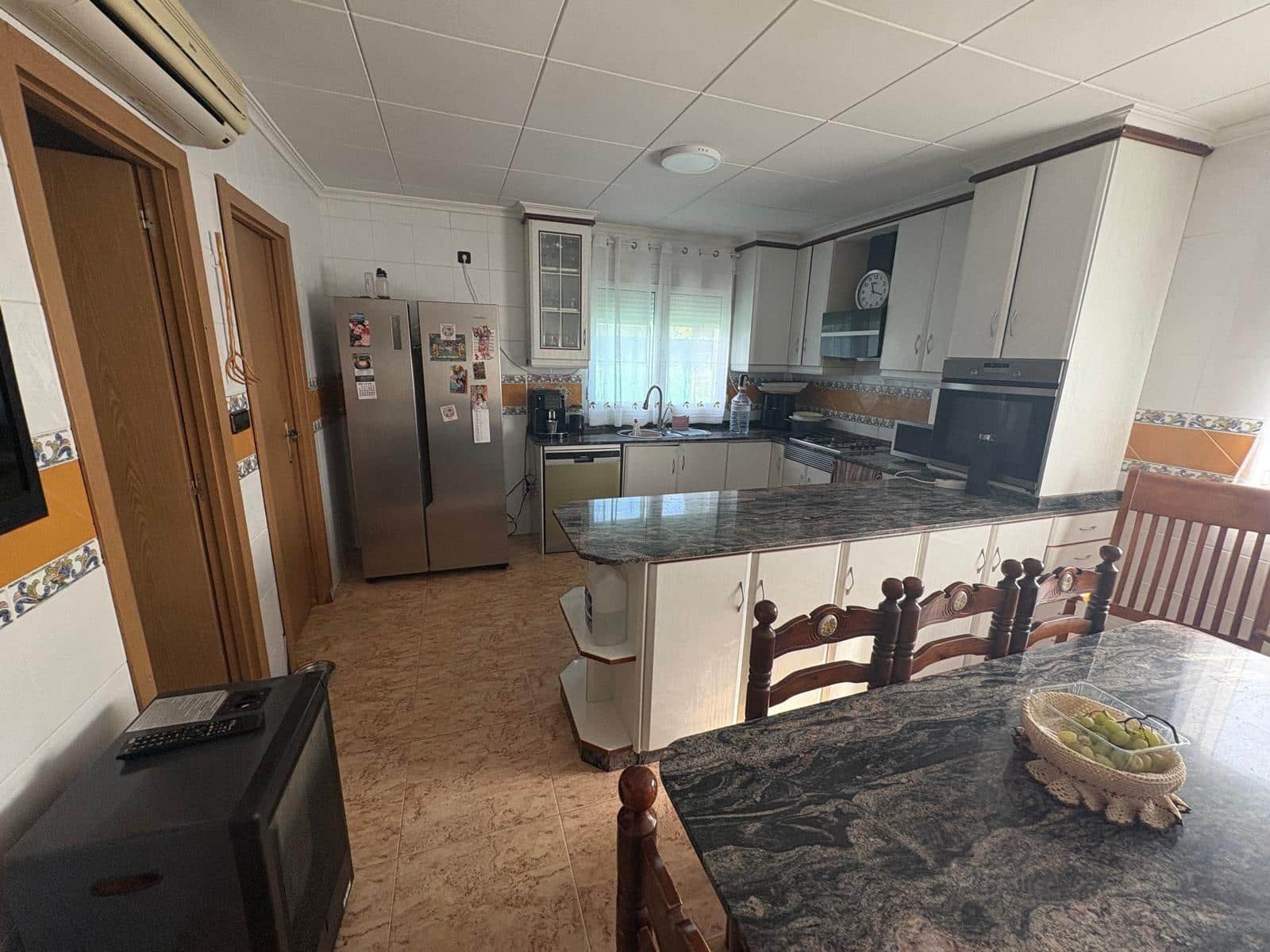 5 bedroom Villa for sale in Almansa with pool - € 250,000 (Ref: 9301057)