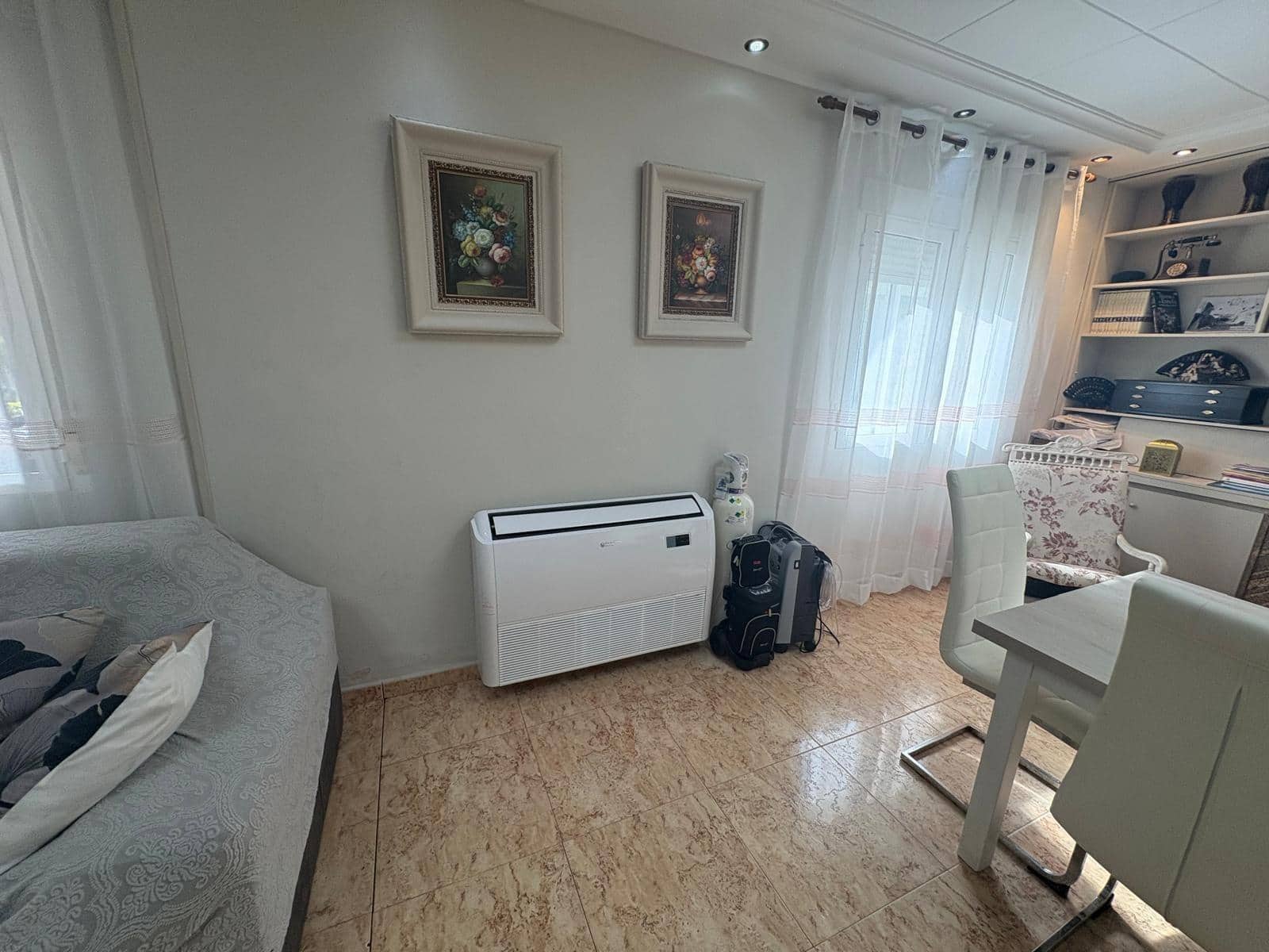 5 bedroom Villa for sale in Almansa with pool - € 250,000 (Ref: 9301057)