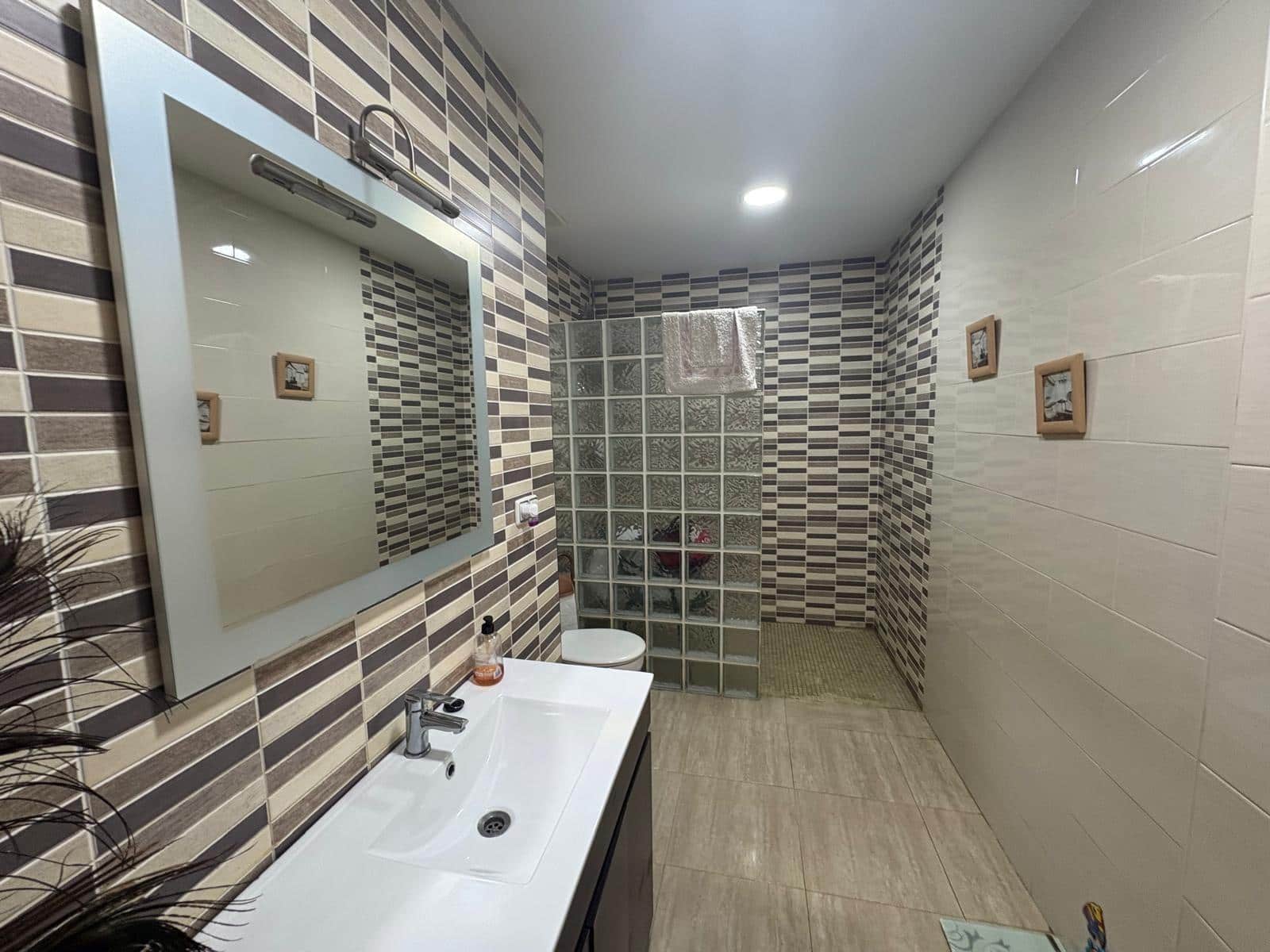 5 bedroom Villa for sale in Almansa with pool - € 250,000 (Ref: 9301057)