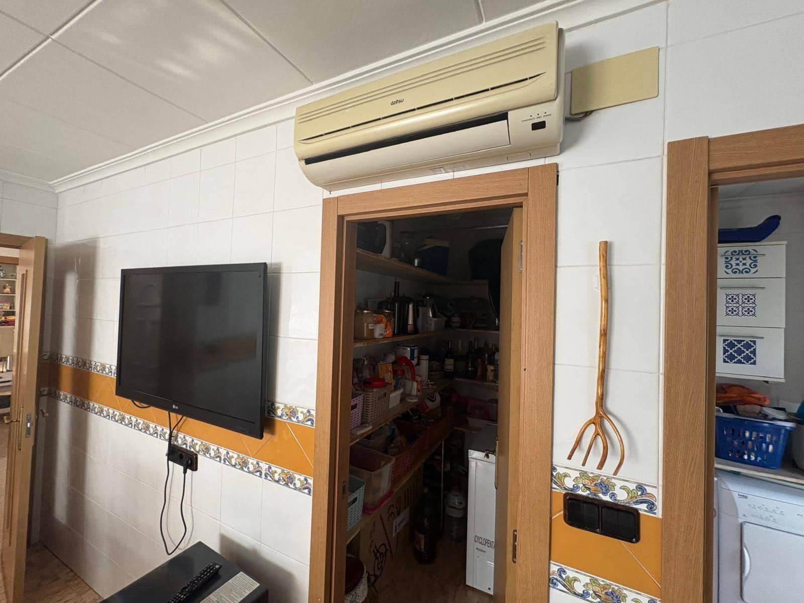 5 bedroom Villa for sale in Almansa with pool - € 250,000 (Ref: 9301057)