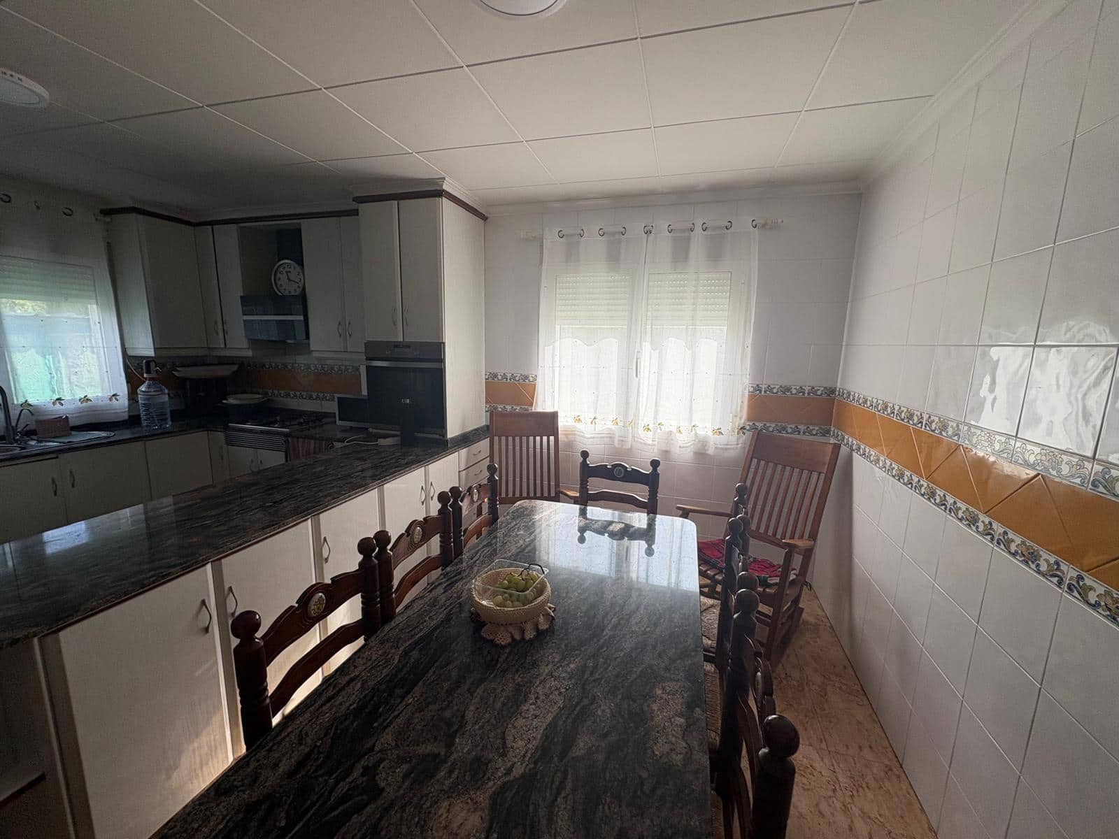 5 bedroom Villa for sale in Almansa with pool - € 250,000 (Ref: 9301057)