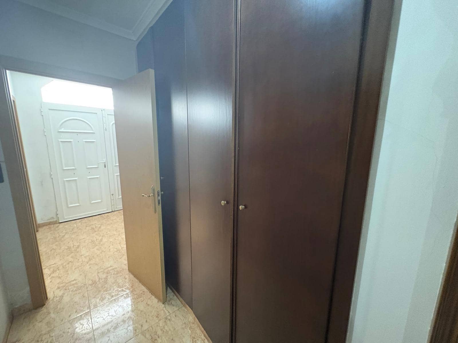 5 bedroom Villa for sale in Almansa with pool - € 250,000 (Ref: 9301057)