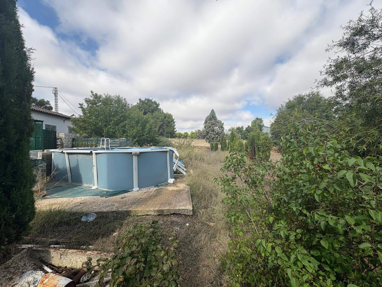 5 bedroom Villa for sale in Almansa with pool - € 250,000 (Ref: 9301057)