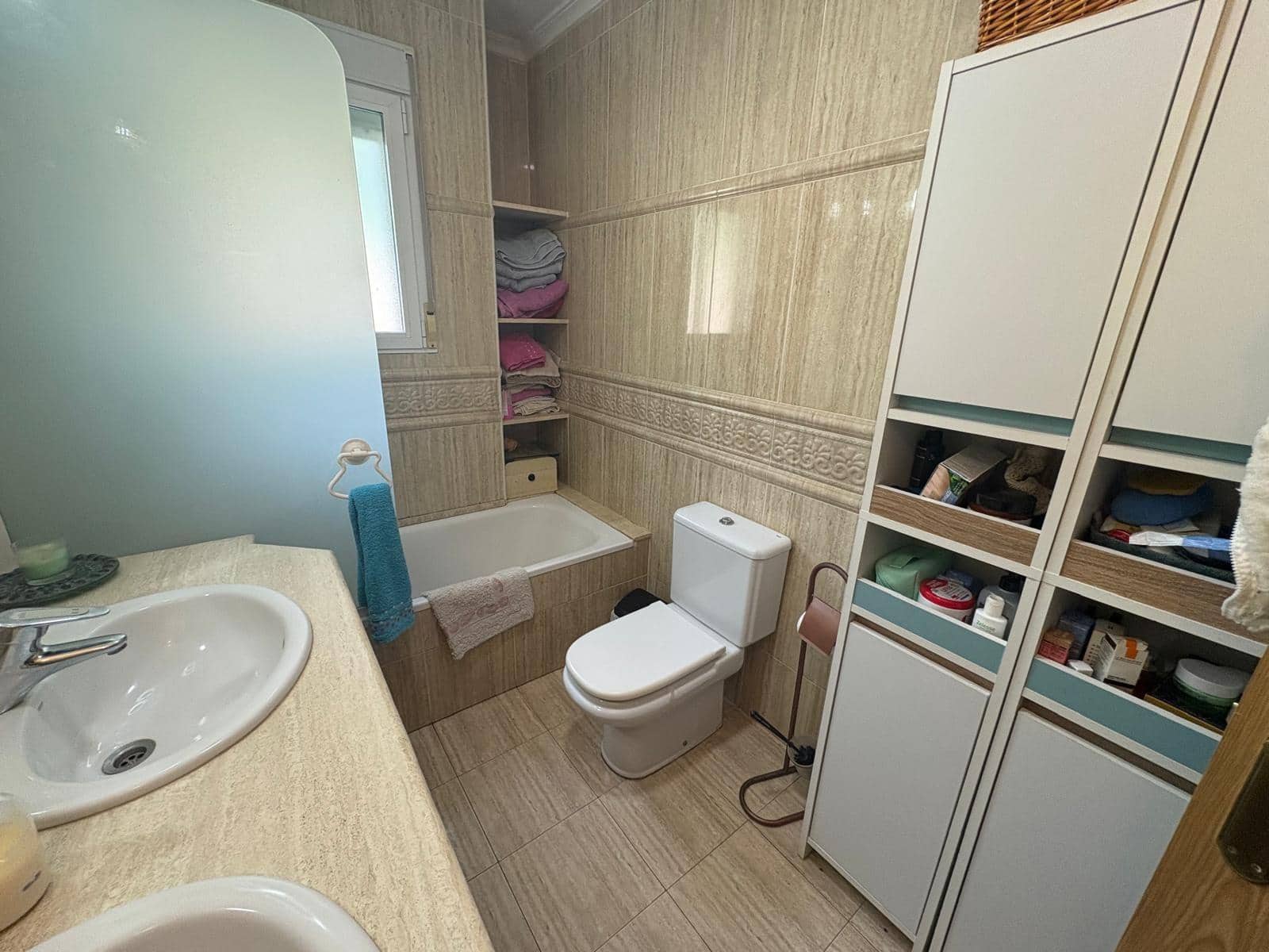 5 bedroom Villa for sale in Almansa with pool - € 250,000 (Ref: 9301057)