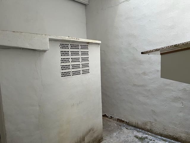 Kaupallinen myytävänä paikassa Almansa - 55 000 € (Ref: 9367524)