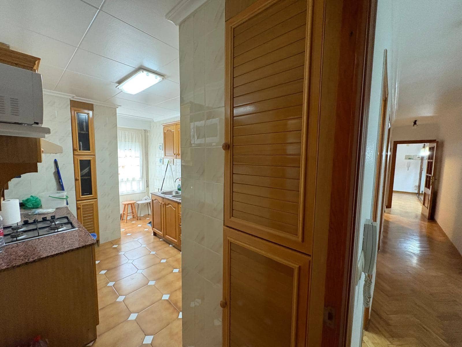 3 bedroom Flat for rent in Almansa - € 550 (Ref: 9379034)