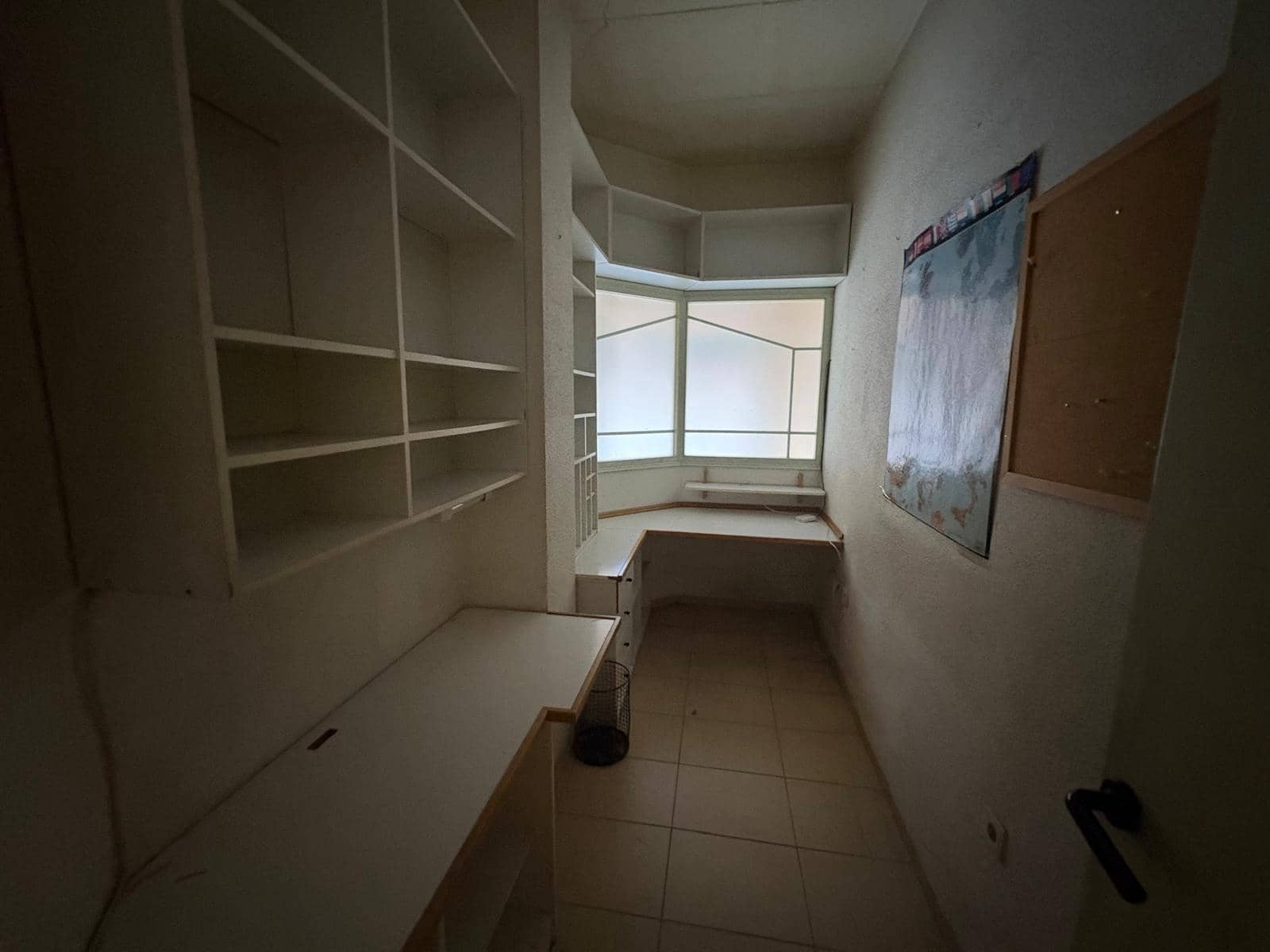 3 slaapkamer Commercieel te huur in Almansa - € 800 (Ref: 9379035)