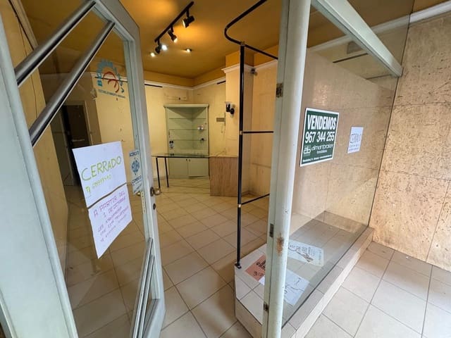 3 soveværelse Erhverv til leje i Almansa - € 800 (Ref: 9379035)