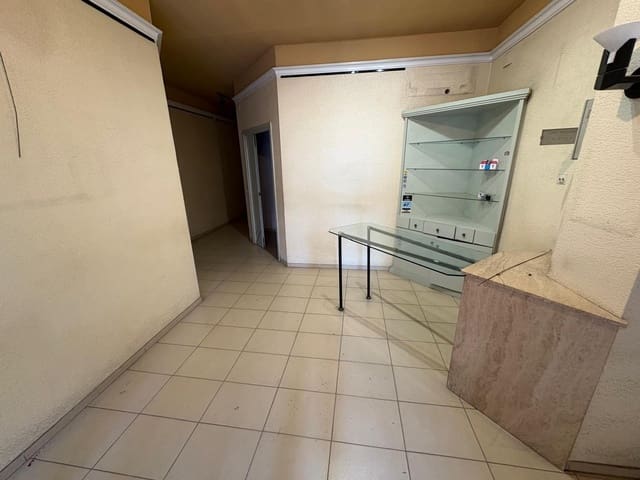 3 soveværelse Erhverv til leje i Almansa - € 800 (Ref: 9379035)