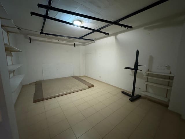 3 soveværelse Erhverv til leje i Almansa - € 800 (Ref: 9379035)