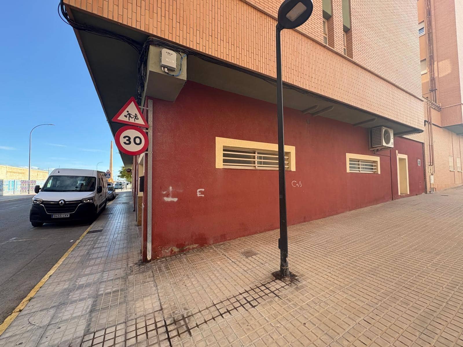 Kommersiell til salgs i Almansa - € 95 000 (Ref: 9379036)