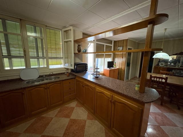 5 chambre Maison de Ville à vendre à Almansa avec garage - 140 000 € (Ref: 9382859)