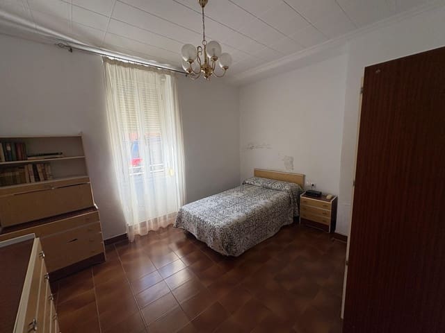 4 makuuhuone Asunto myytävänä paikassa Almansa - 95 000 € (Ref: 9407971)