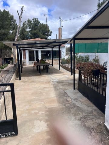 4 slaapkamer Villa te koop in Almansa met garage - € 170.000 (Ref: 9422467)