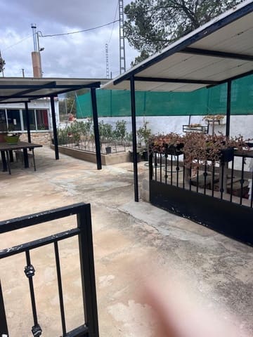 4 slaapkamer Villa te koop in Almansa met garage - € 170.000 (Ref: 9422467)