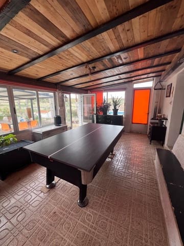 4 slaapkamer Villa te koop in Almansa met garage - € 170.000 (Ref: 9422467)