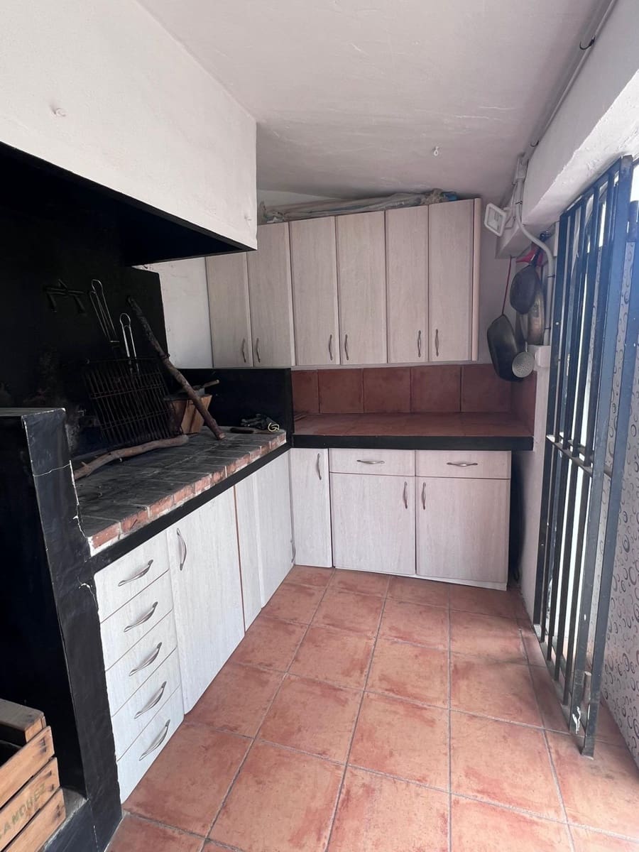 4 chambre Villa/Maison à vendre à Almansa avec garage - 170 000 € (Ref: 9422467)