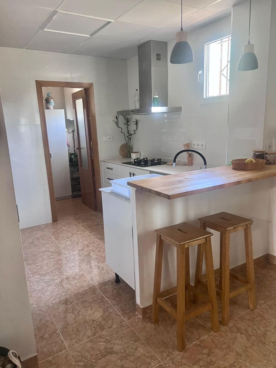 4 chambre Villa/Maison à vendre à Almansa avec garage - 170 000 € (Ref: 9422467)